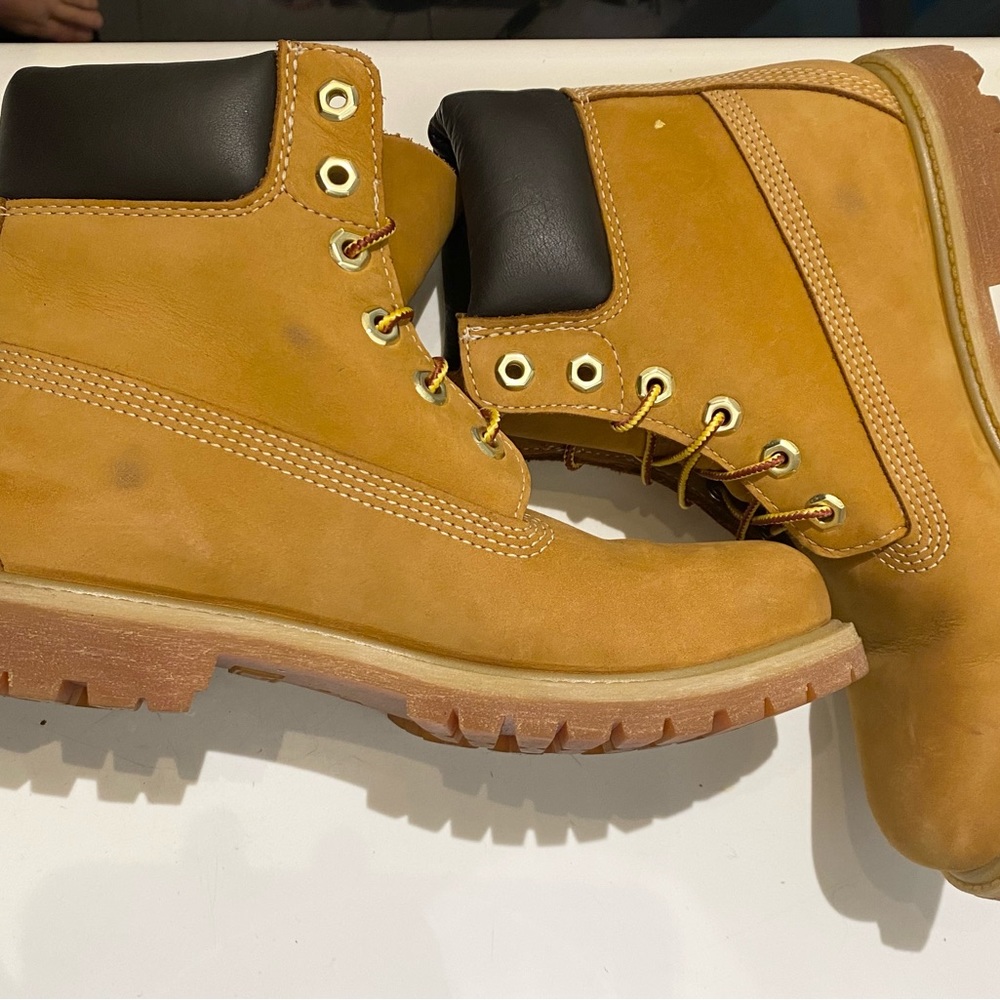 Classic Timberland Boots Heart Design - Picture 7 of 15